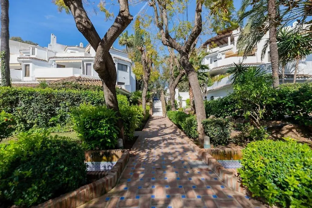 Beachfront Apartment Μαρμπέλλα
