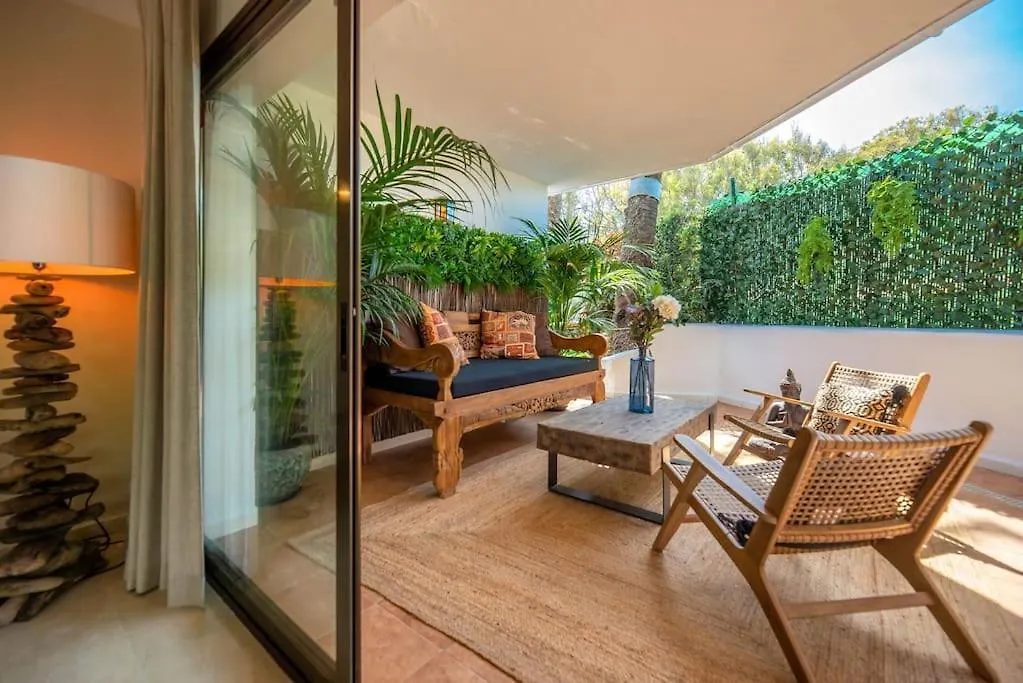 Beachfront Apartment Μαρμπέλλα