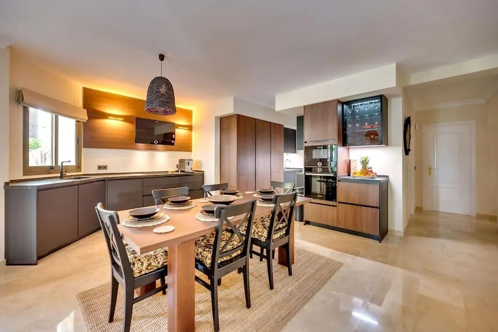 Beachfront Apartment Marbella Spanje