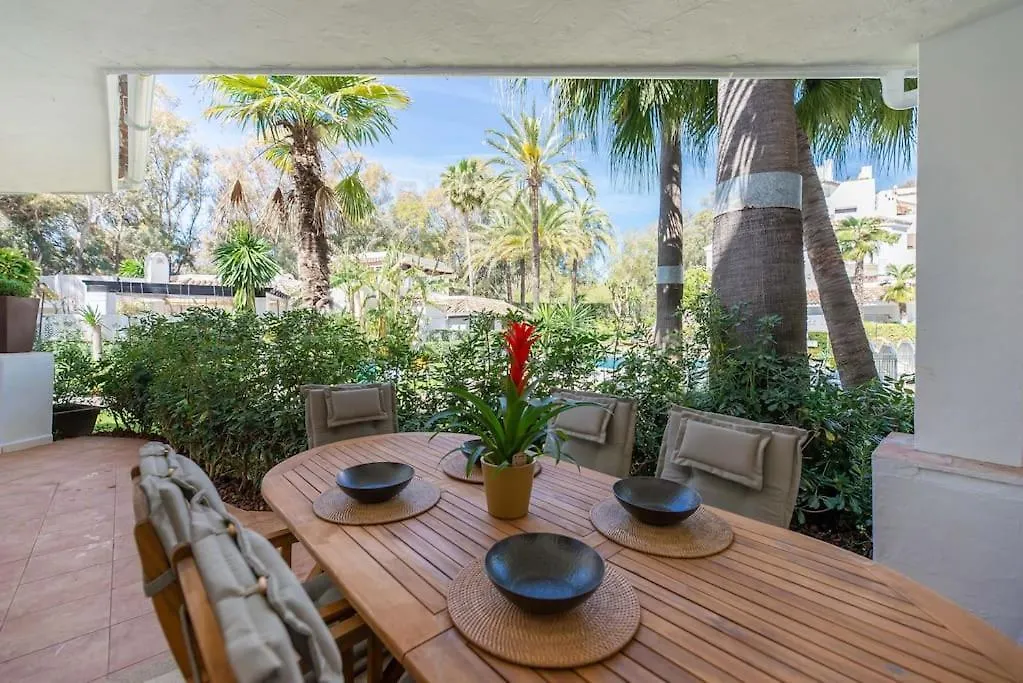 Beachfront Apartment Marbella 0*,