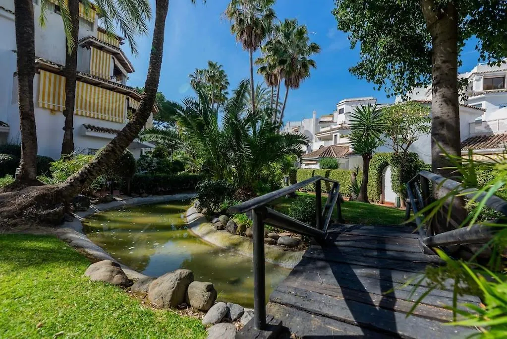 Beachfront Apartment Marbella 0*,