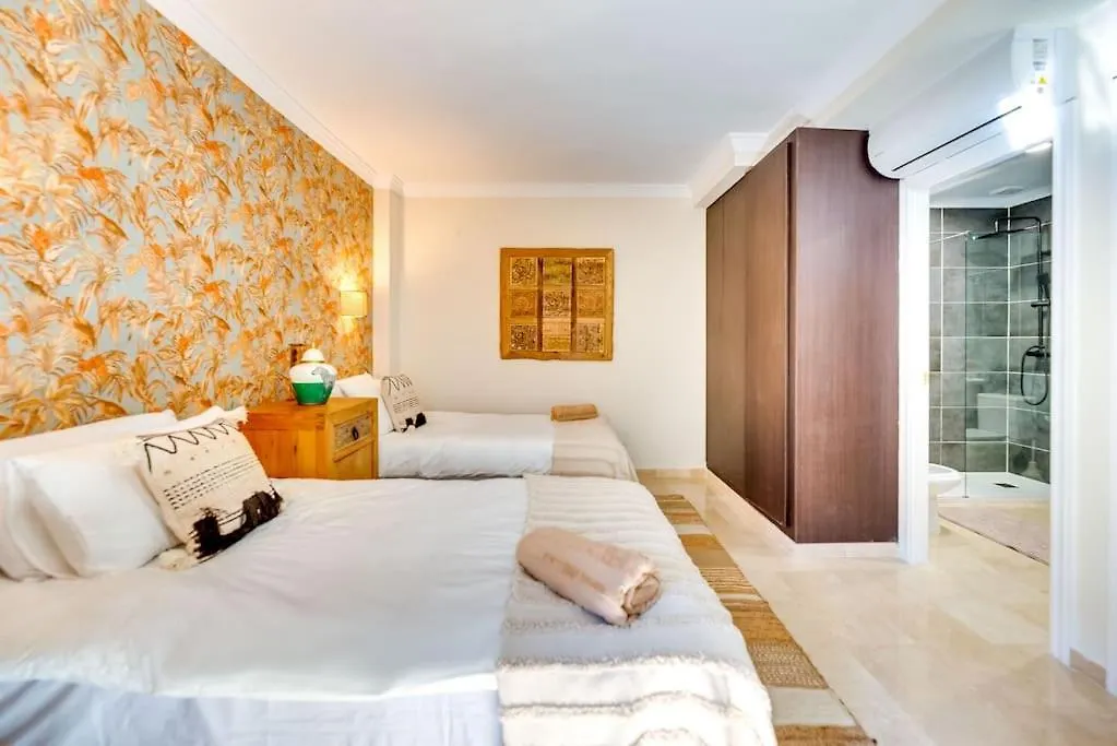 Beachfront Apartment Marbella 0*,